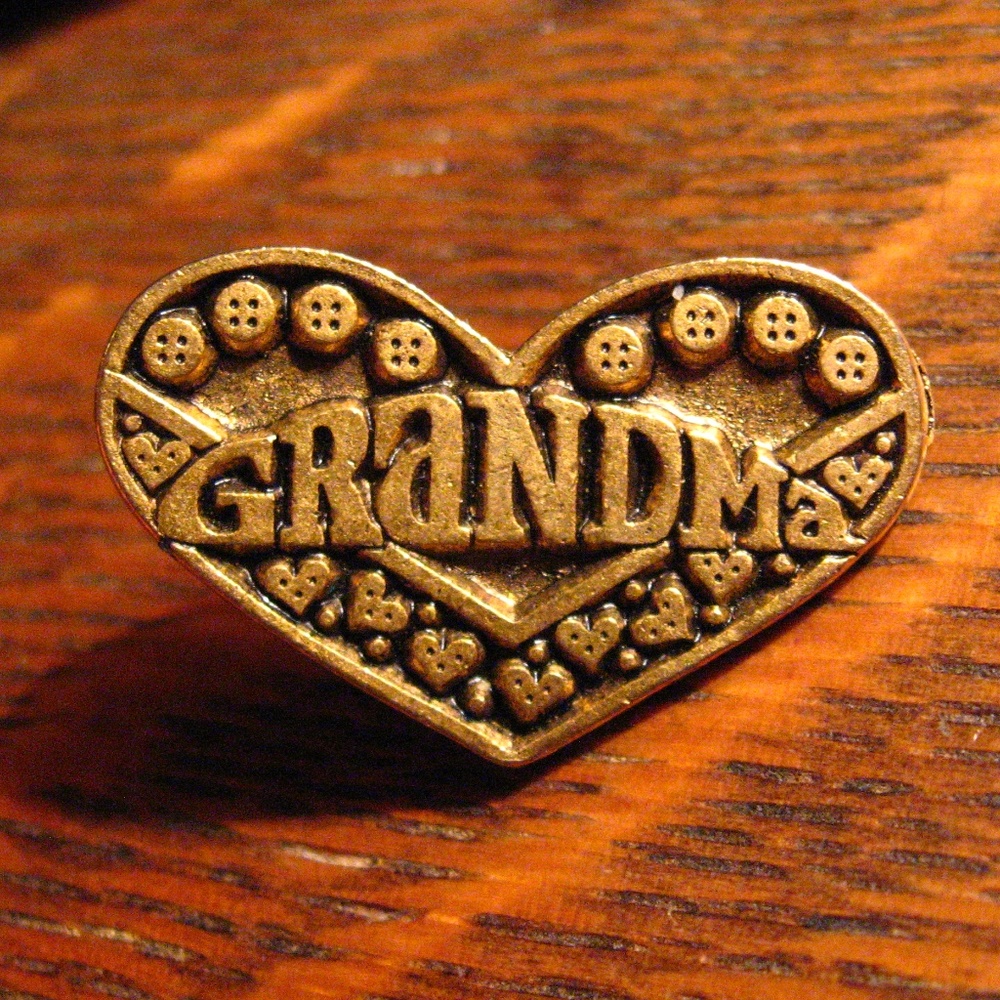 Grandma Vintage Heart Grandmother Lapel Pin Brooch
